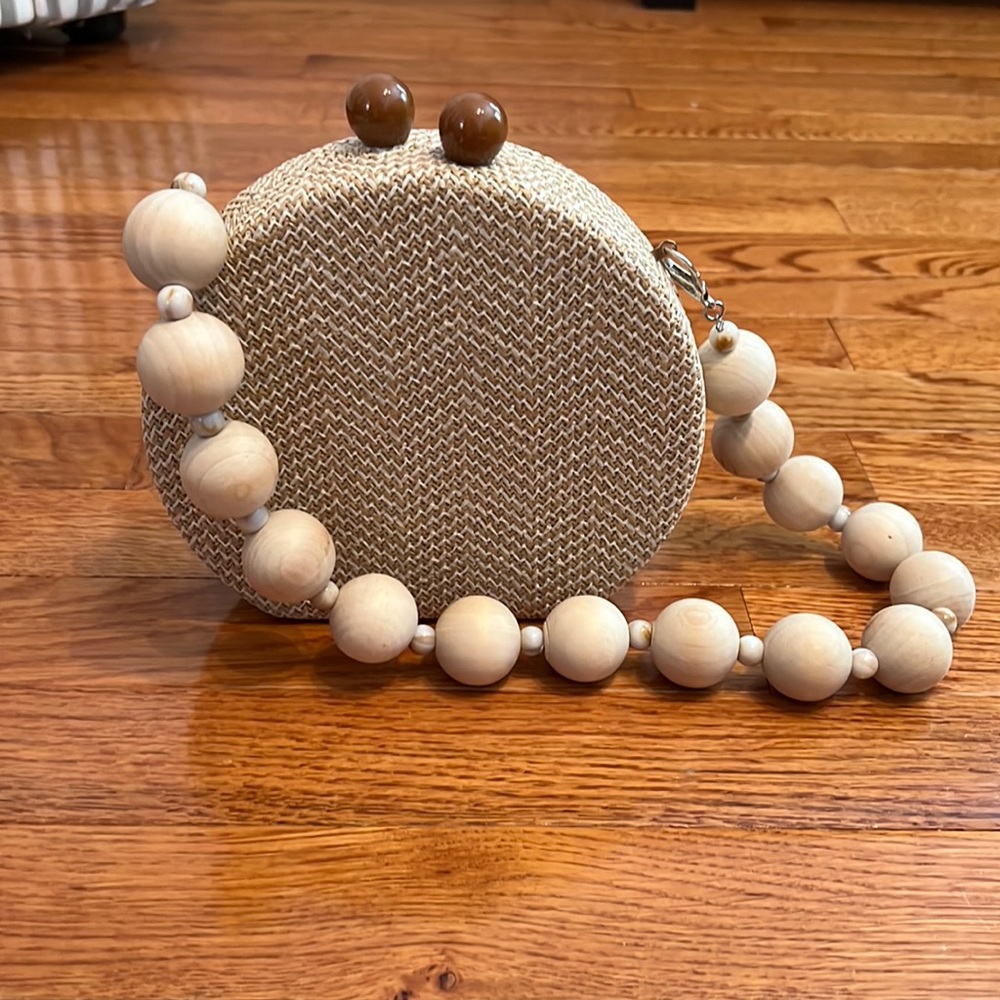 Trace of thread tan purse with interchangeable gold chain